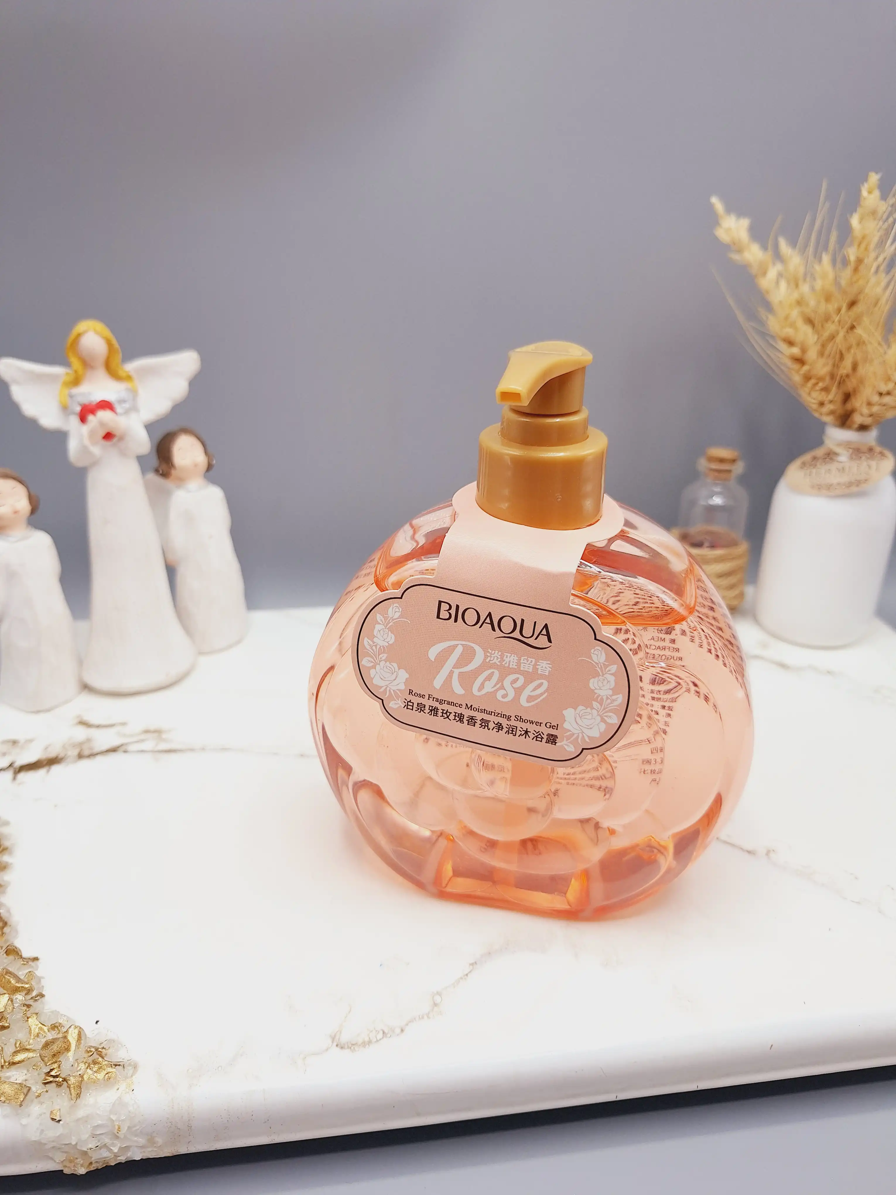 شاور ژل شوینده بدن حاوی عصاره گل رز برند بیوآکوا حجم 500 میل کد 3980